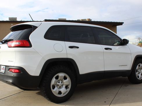 Used 2017 Jeep Cherokee Sport w/ Cold Weather Group image 20
