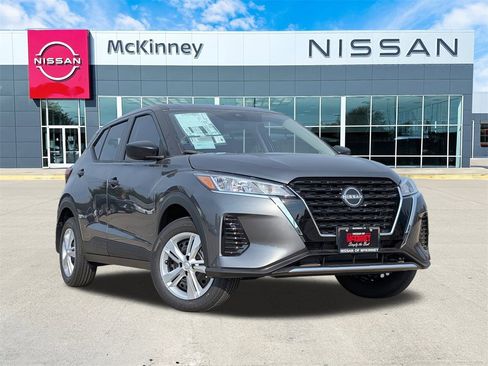 New 2025 Nissan Kicks Play S image 1