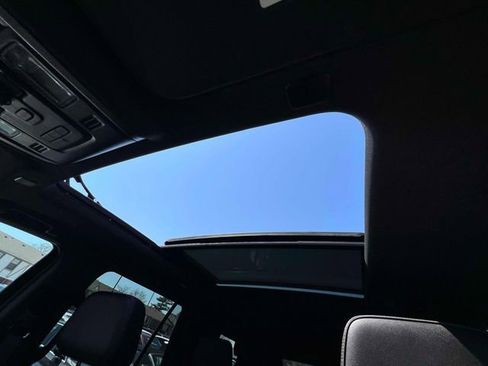 Used 2022 Chevrolet Tahoe RST w/ Luxury Package AWD/4WD image 40
