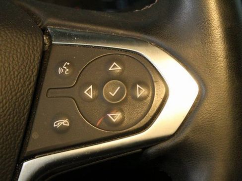 Used 2023 Chevrolet Traverse LT image 23