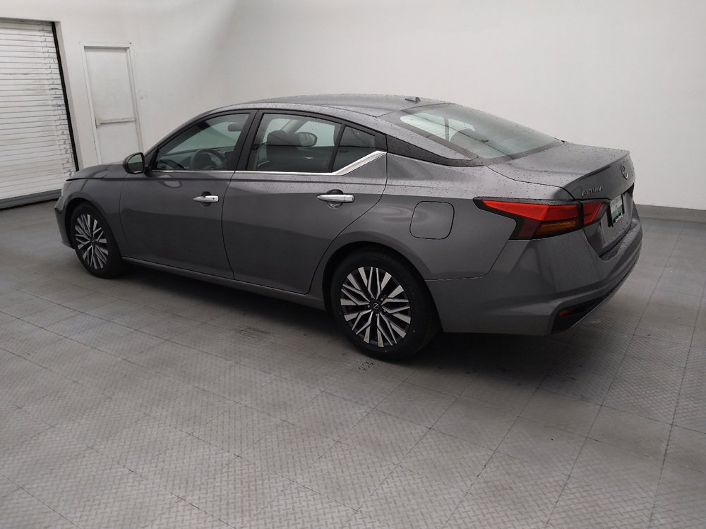 Used 2025 Nissan Altima 2.5 SV FWD image 3