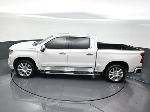 Used 2025 Chevrolet Silverado 1500 High Country w/ High Country Premium Package AWD/4WD image 16