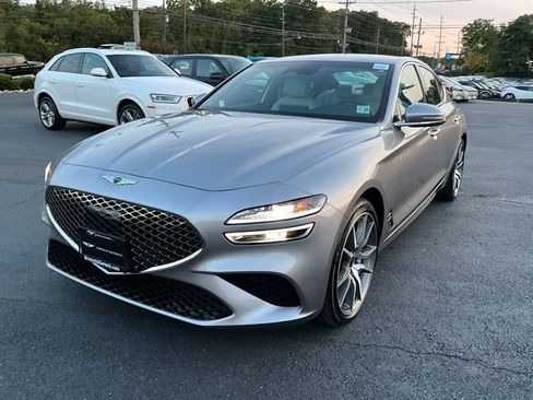 Used 2025 Genesis G70 2.5T image 3