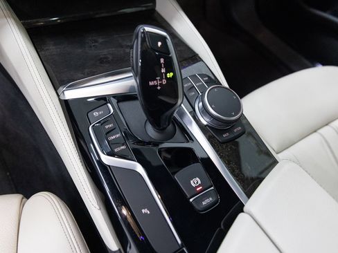 Used 2019 BMW 540i w/ M Sport Package RWD image 20