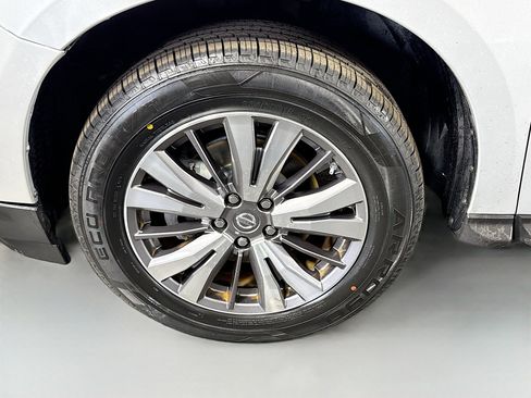 Used 2019 Nissan Pathfinder SV image 38