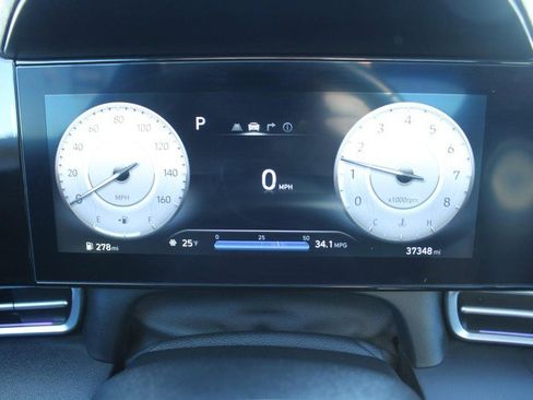 Used 2025 Hyundai Elantra Limited image 19