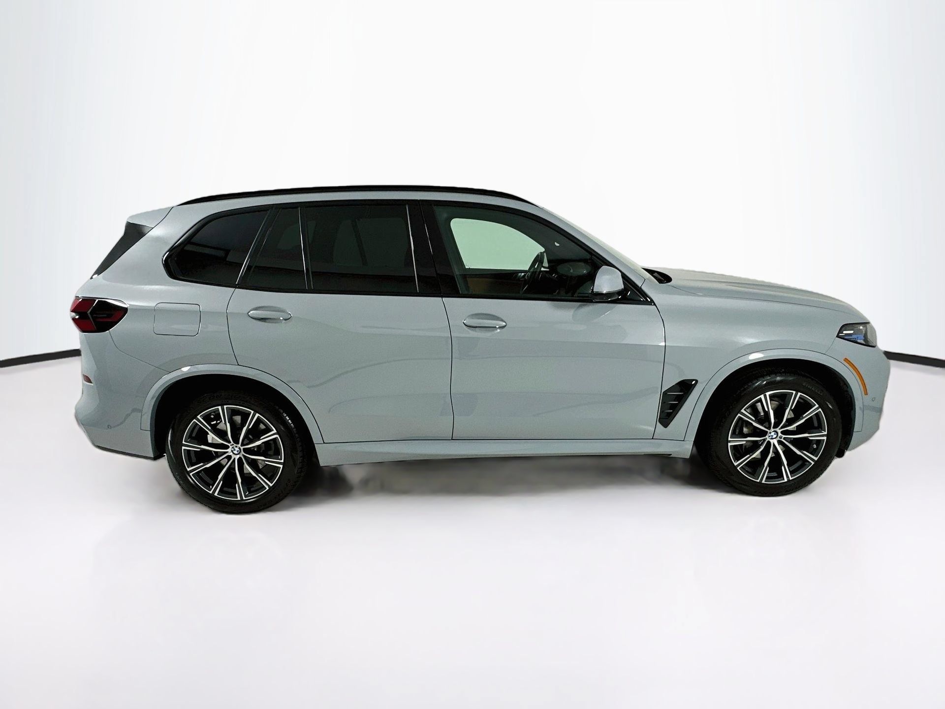Used 2024 BMW X5 xDrive40i w/ Executive Package AWD/4WD image 9