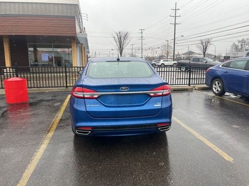 Used 2017 Ford Fusion SE w/ Fusion SE Technology Package image 4