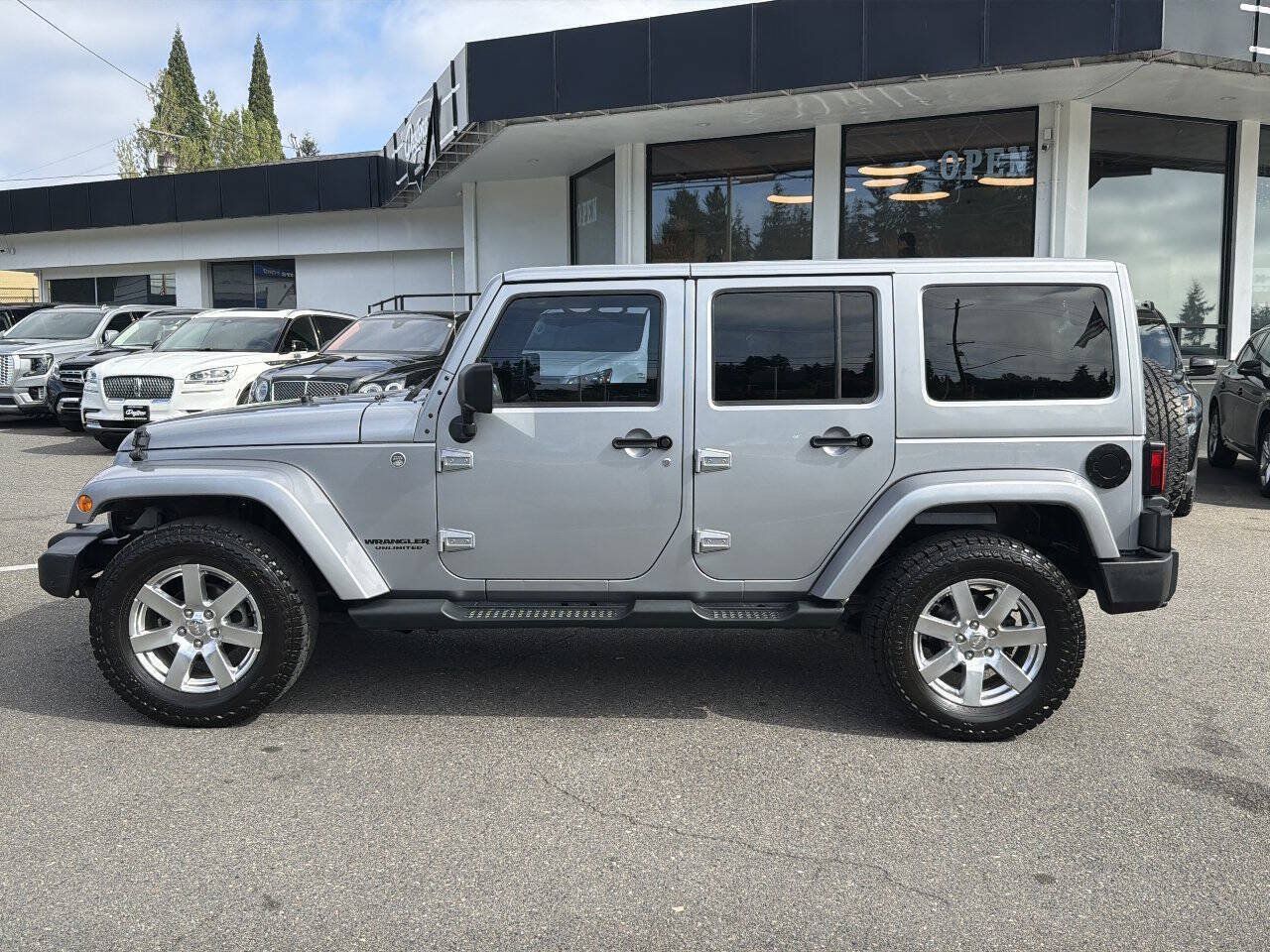 Used 2013 Jeep Wrangler Unlimited Sahara w/ Connectivity Group AWD/4WD image 2