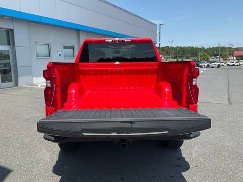 Used 2024 Chevrolet Silverado 1500 Custom Trail Boss w/ Turbomax Blackout Package AWD/4WD image 17
