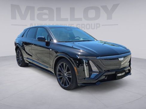 Used 2026 Cadillac Lyriq V AWD/4WD image 7