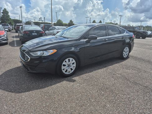 Used 2019 Ford Fusion S FWD image 1