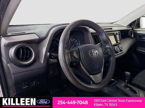 Used 2017 Toyota RAV4 LE AWD/4WD image 10