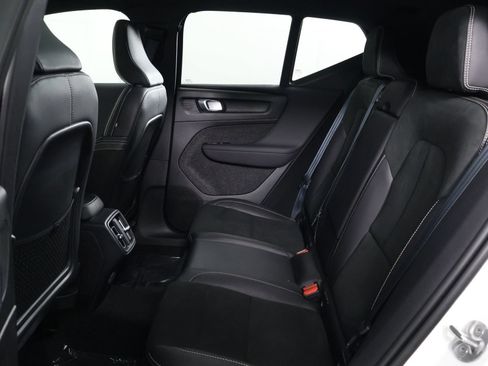 Certified 2022 Volvo XC40 T5 R-Design w/ Advanced Package AWD/4WD image 31