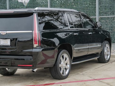 Used 2017 Cadillac Escalade ESV Luxury AWD/4WD image 12