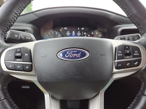 Used 2021 Ford Explorer XLT AWD/4WD image 30