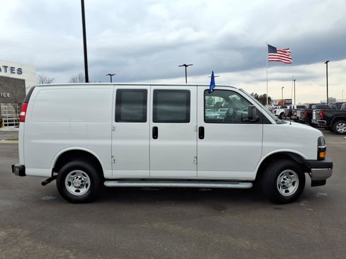 Used 2024 Chevrolet Express 2500 2500 w/ Driver Convenience Package image 2