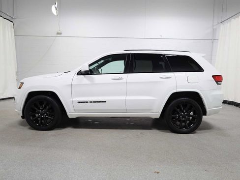 Used 2018 Jeep Grand Cherokee Altitude AWD/4WD image 2