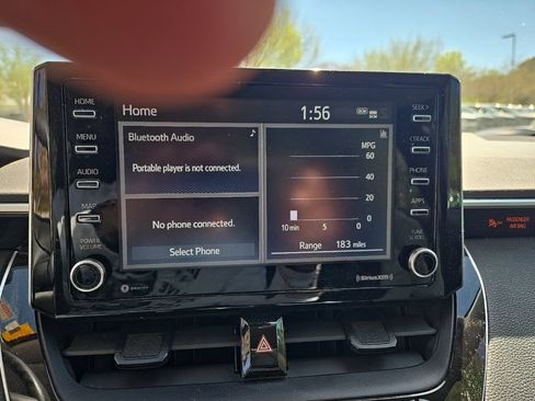 Used 2021 Toyota Corolla LE image 4