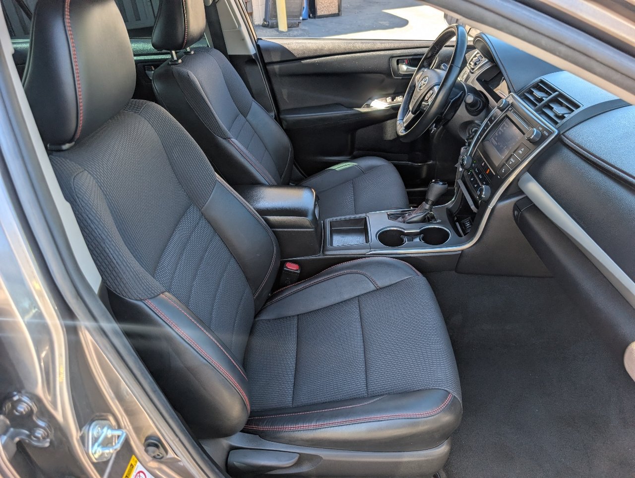 Used 2016 Toyota Camry SE FWD image 8