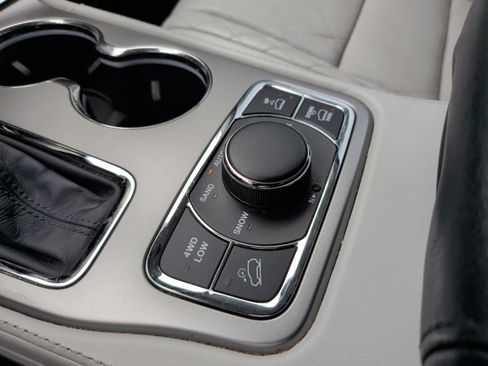 Used 2017 Jeep Grand Cherokee Summit AWD/4WD image 22