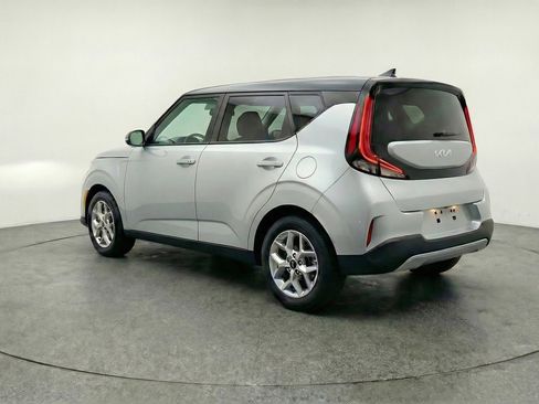 Used 2025 Kia Soul LX w/ LX Technology Package image 6