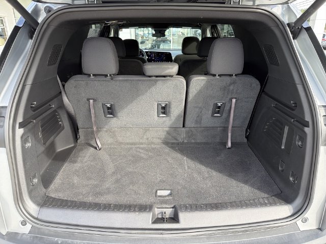 Used 2025 Chevrolet Traverse LT w/ Driver Confidence Package FWD image 33