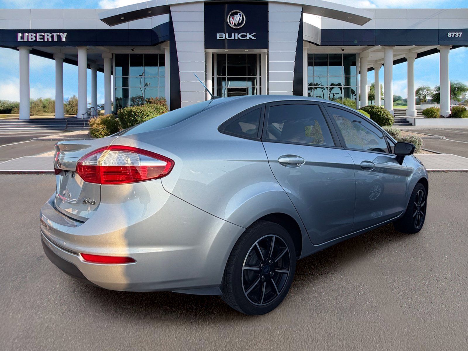 Used 2019 Ford Fiesta SE FWD image 2