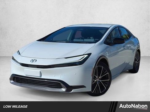 Certified 2025 Toyota Prius XLE image 1