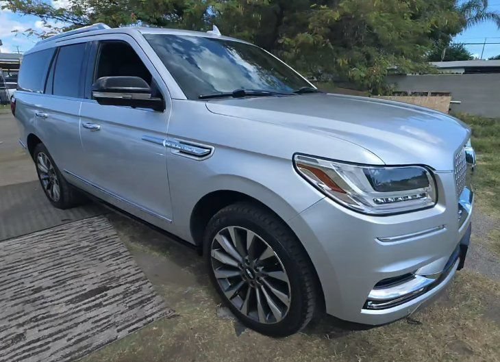 Used 2019 Lincoln Navigator Select AWD/4WD image 4
