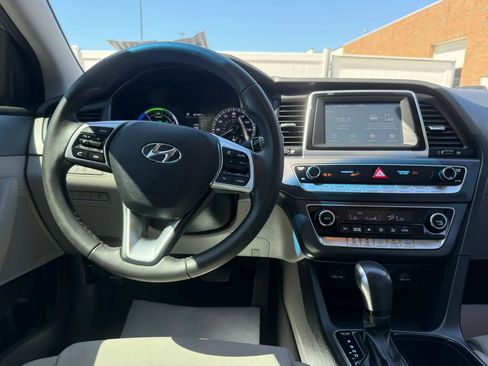 Used 2018 Hyundai Sonata SE FWD image 25