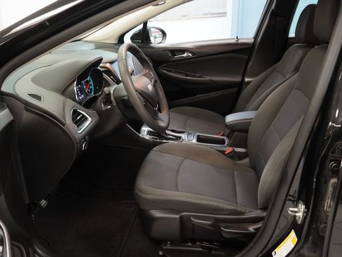 Used 2018 Chevrolet Cruze LT FWD image 4