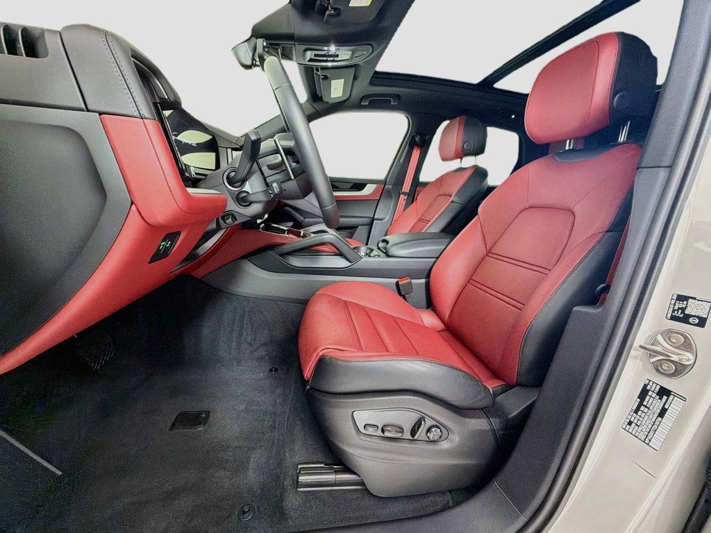 Certified 2026 Porsche Cayenne E-Hybrid AWD/4WD image 5