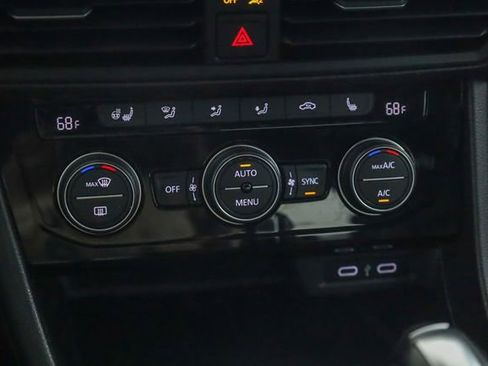 Used 2021 Volkswagen Jetta SE w/ SE Cold Weather Package image 18