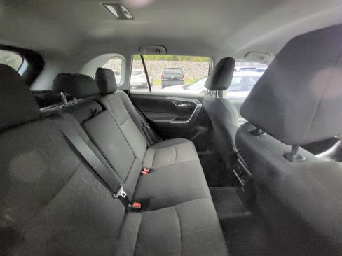 Used 2021 Toyota RAV4 XLE FWD image 9