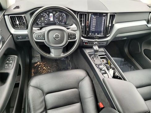 Used 2018 Volvo XC60 T6 Momentum w/ Convenience Package image 8