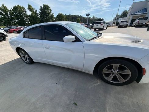 Used 2017 Dodge Charger SXT RWD image 15