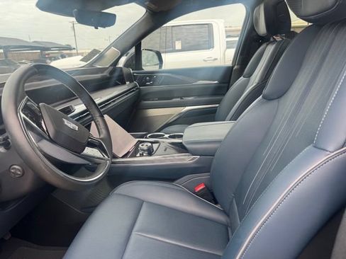 Used 2025 Cadillac Escalade IQ Luxury 2 w/ LPO, Premium Carpet Package AWD/4WD image 5