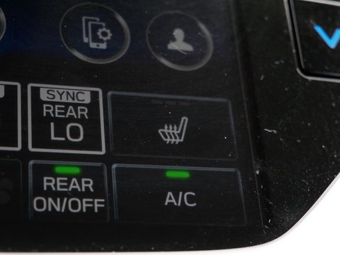 Used 2023 Subaru Ascent Premium AWD/4WD image 32