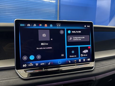 Certified 2025 Volkswagen Tiguan SE w/ Panoramic Sunroof Package AWD/4WD image 18