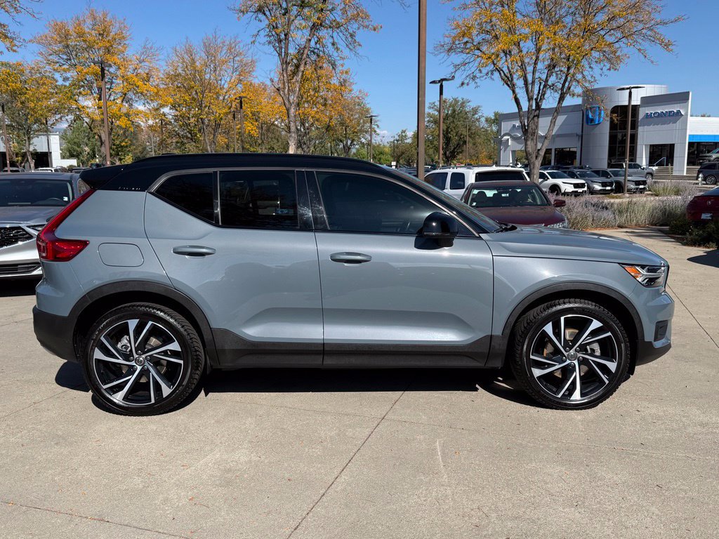 Used 2020 Volvo XC40 T5 R-Design w/ Protection Package Premier AWD/4WD image 3