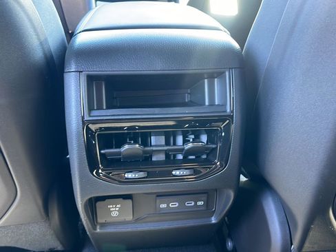 New 2026 Jeep Grand Cherokee Altitude AWD/4WD image 25