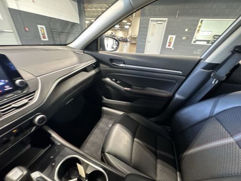 Certified 2024 Nissan Altima 2.5 SR FWD image 3