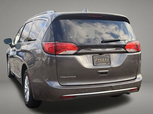 Used 2020 Chrysler Pacifica Touring-L image 3