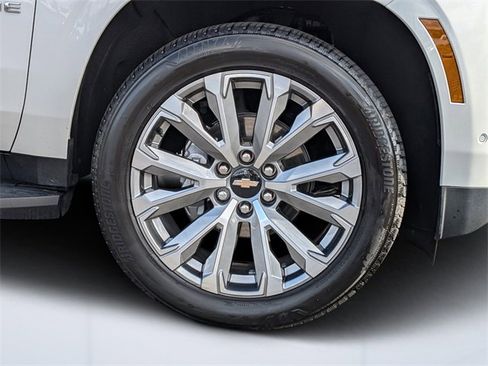Used 2025 Chevrolet Tahoe High Country image 11