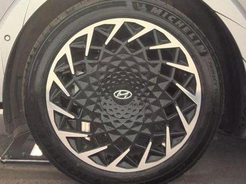 Used 2024 Hyundai Ioniq 5 Limited image 9