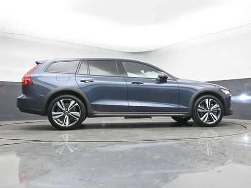 Used 2025 Volvo V60 B5 Cross Country Plus AWD/4WD image 44