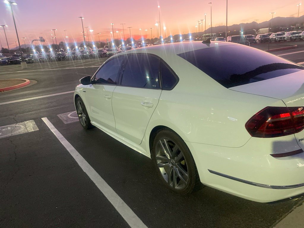 Used 2018 Volkswagen Passat 2.0T R-Line w/ R-Line Lighting Package FWD image 4