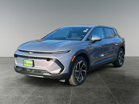 New 2026 Chevrolet Equinox EV LT image 3