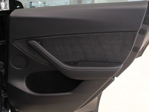 Used 2024 Tesla Model Y Long Range RWD image 31